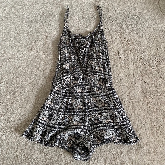 American Eagle Grey Floral Lace Up Romper - Picture 2 of 6